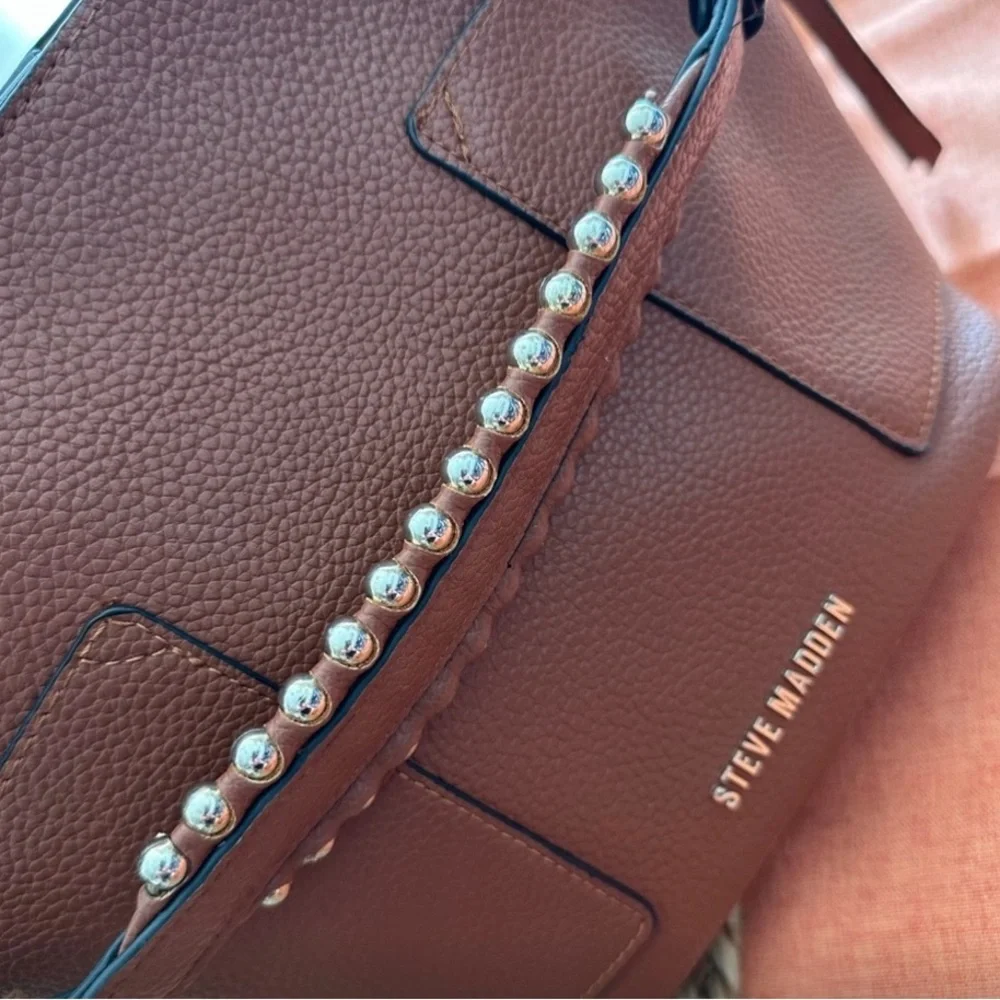 STEVE MADDEN BUCKET BAG NWOT, Chestnut Brown, Gold Bead Accents on Handles
